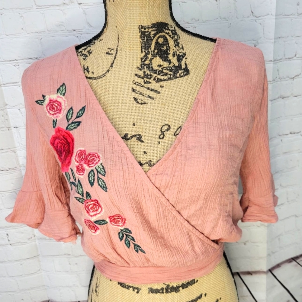 Mine Floral Embroidery Pink Midi Short Sleeves Top